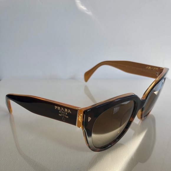 Sunglasses w/case - Picture 2 of 5